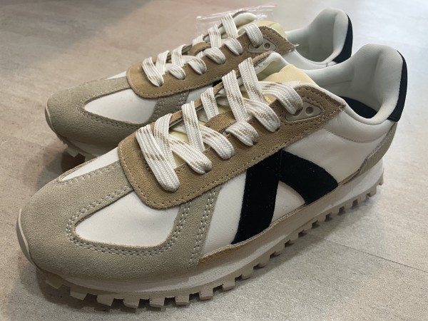 スニーカーが入荷しました👟✨サムネイル