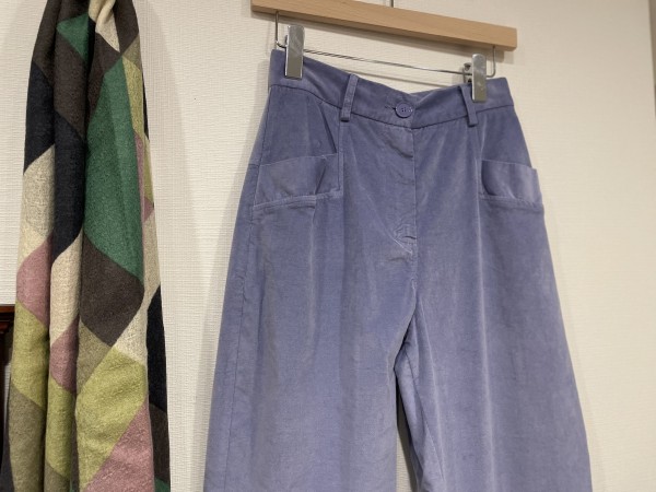 きれいな色のパンツが入荷しましたサムネイル