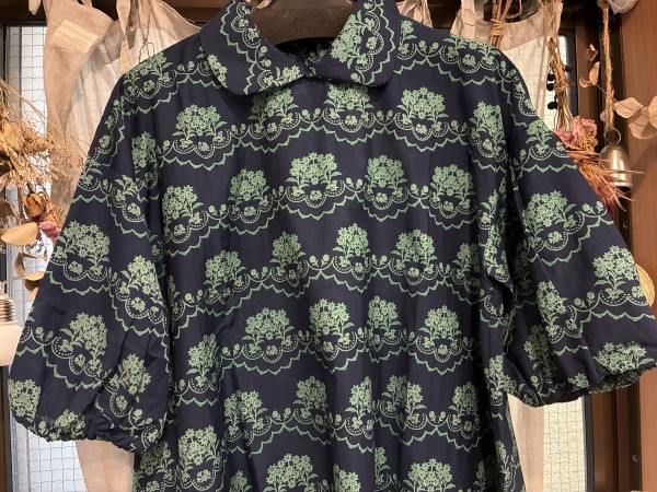 ブラウスが入りました🪻サムネイル